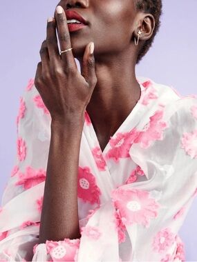 Label Rail Olivia & Alice size 8 white floral gray spring